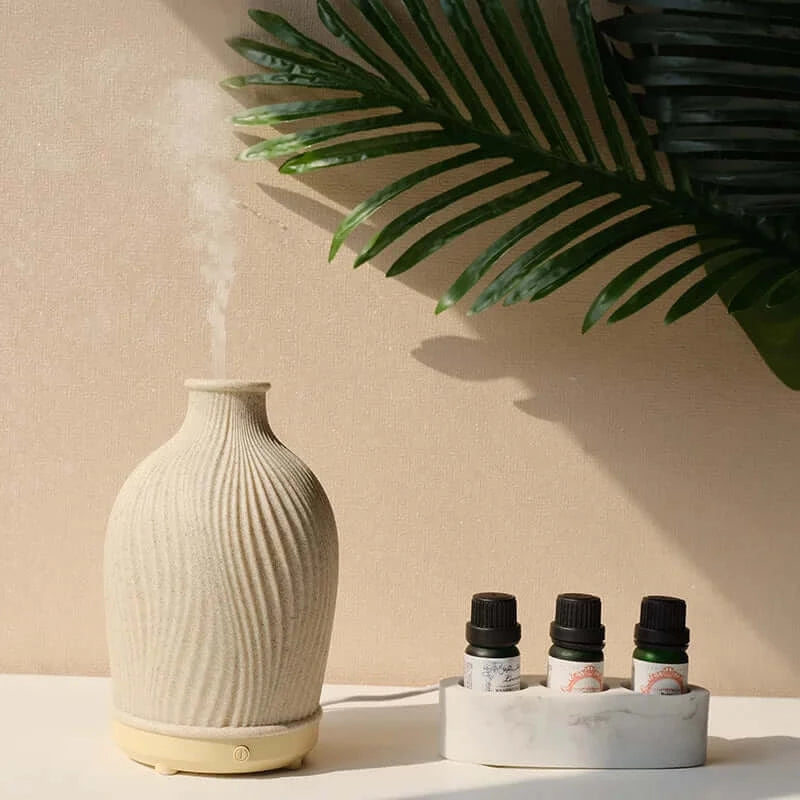 Diffuseur ultrasonique d'huiles essentielles en céramique Aromah, design moderne et épuré.