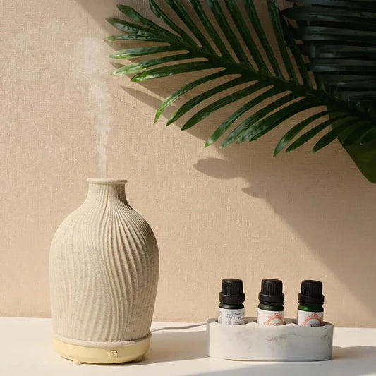 Diffuseur ultrasonique d'huiles essentielles en céramique Aromah, design moderne et épuré.